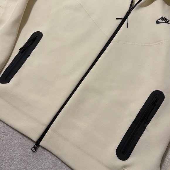 Men’s Nike zip up hoodie - Picture 6 of 8